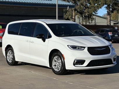 New 2026 Chrysler Pacifica Select