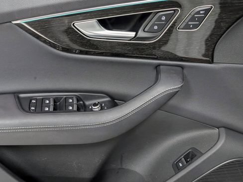 Used 2025 Audi Q7 3.0T Premium Plus image 13