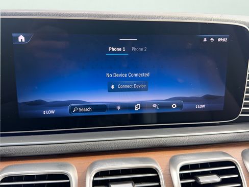 Used 2024 Mercedes-Benz GLS 450 4MATIC image 26