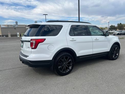 Used 2018 Ford Explorer XLT w/ Equipment Group 202A AWD/4WD image 3