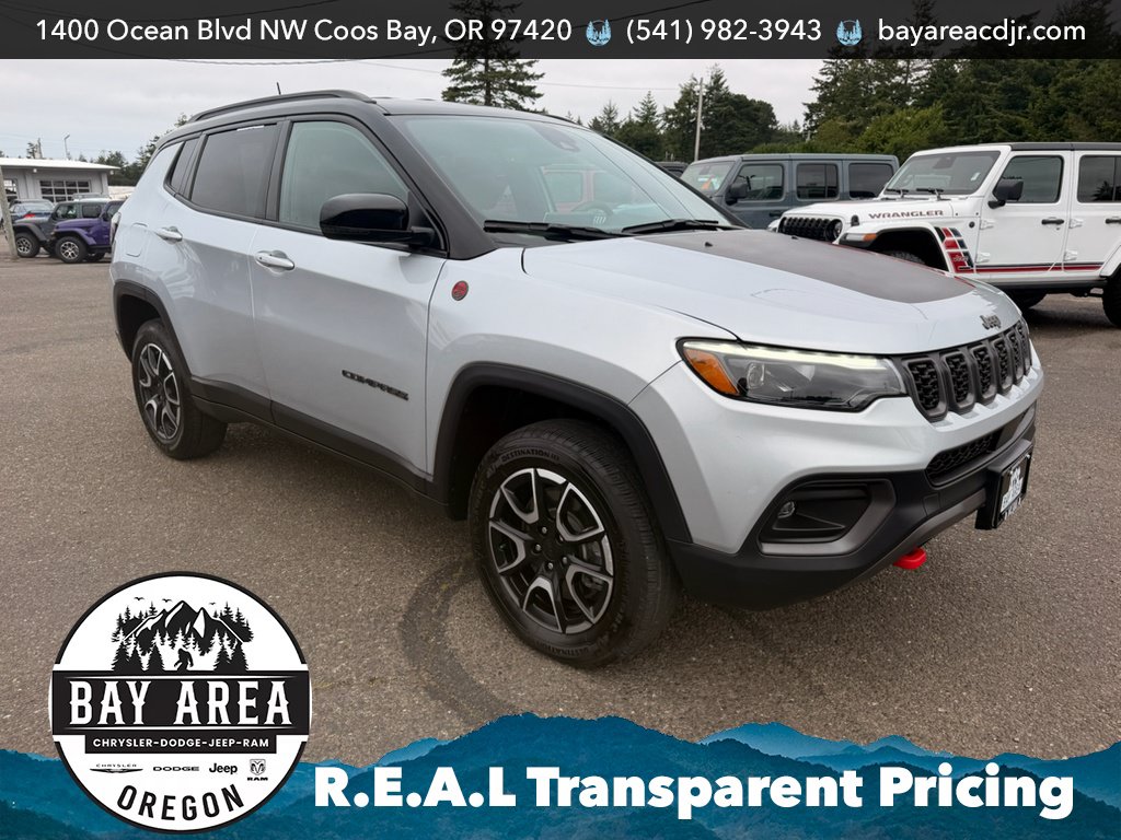 Used 2024 Jeep Compass Trailhawk w/ Trailhawk Elite Group AWD/4WD image 3
