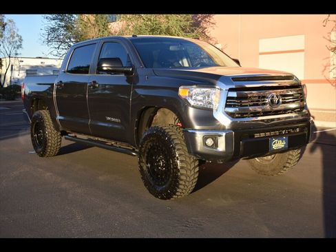 Used 2016 Toyota Tundra SR5 w/ SR5 Upgrade Package image 2