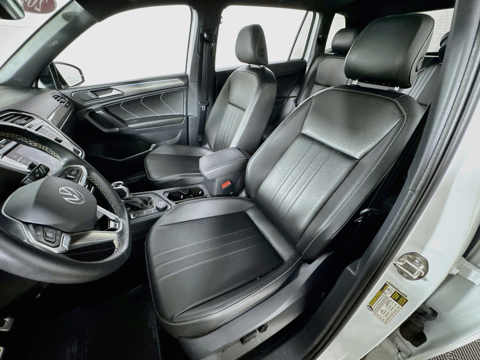 Used 2023 Volkswagen Tiguan SE R-Line AWD/4WD image 14
