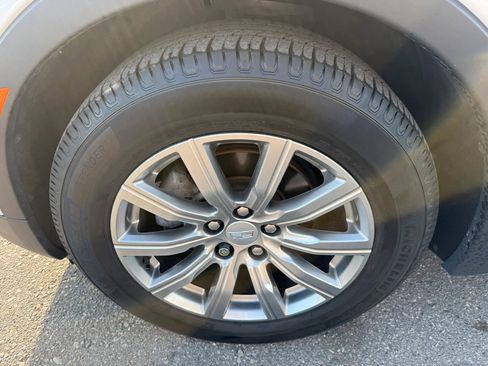 Used 2020 Cadillac XT4 Premium Luxury w/ Cold Weather Package AWD/4WD image 9