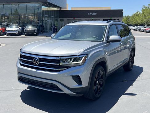Used 2023 Volkswagen Atlas SE AWD/4WD image 2