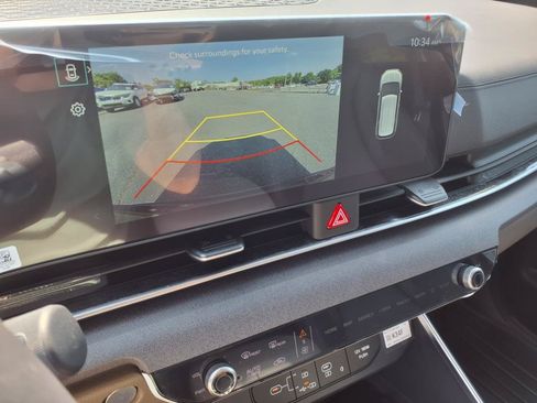 Used 2025 Kia Carnival EX FWD image 27
