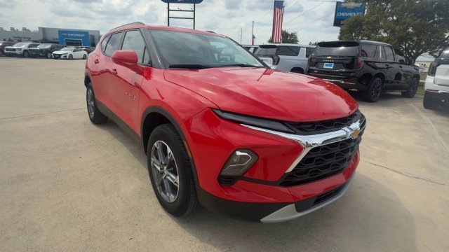 Used 2024 Chevrolet Blazer LT w/ Convenience Package FWD image 2