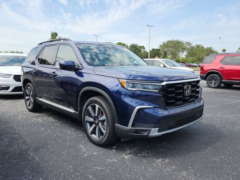 Used 2024 Honda Pilot Touring image 1