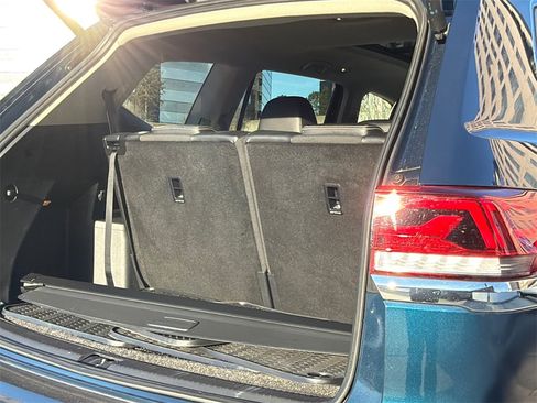 Used 2022 Volkswagen Atlas SE w/ Panoramic Sunroof Package image 8