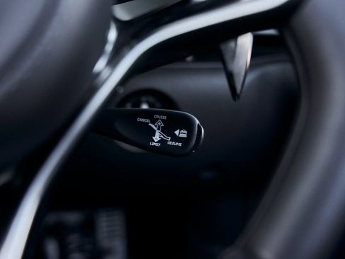 Used 2025 McLaren Artura Spider RWD image 51