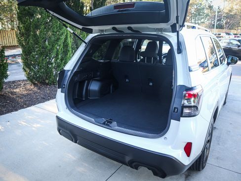 Used 2025 Subaru Forester Premium image 32