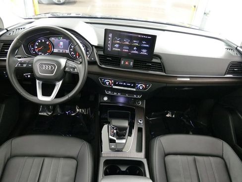 Used 2023 Audi Q5 2.0T Premium w/ Convenience Package AWD/4WD image 16