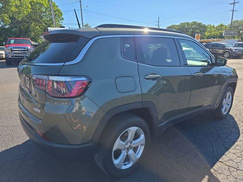 Used 2018 Jeep Compass Latitude w/ Safe & Security Group AWD/4WD image 2
