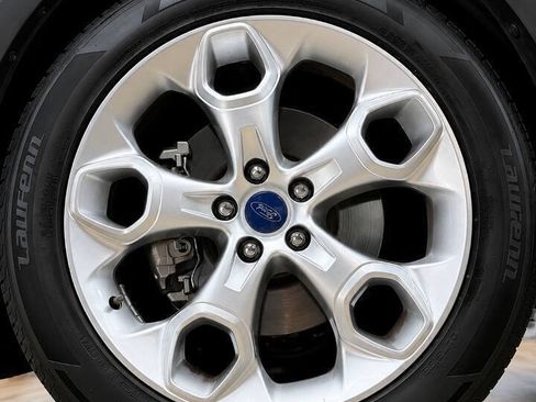 Used 2017 Ford Escape Titanium w/ Equipment Group 301A AWD/4WD image 21