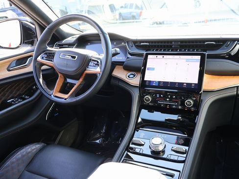 Used 2024 Jeep Grand Cherokee Summit image 13