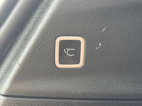 Used 2024 Chrysler Pacifica Limited FWD image 45