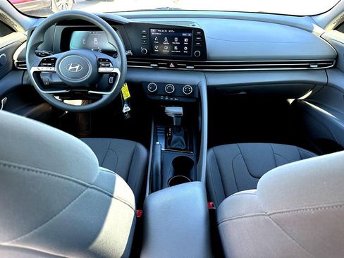 Used 2024 Hyundai Elantra SE image 28