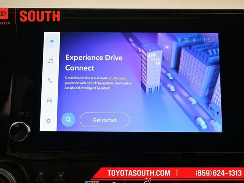 Used 2024 Toyota Highlander XLE AWD/4WD image 13