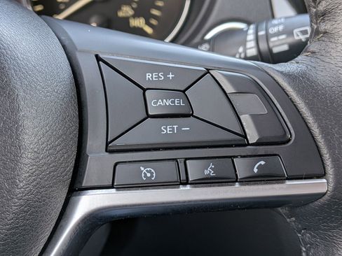 Used 2020 Nissan Rogue SV image 30