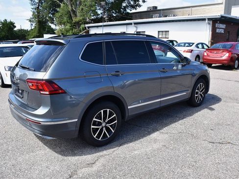 Used 2021 Volkswagen Tiguan SE w/ Panoramic Sunroof Package FWD image 3