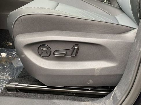 New 2026 Volkswagen Tiguan SE image 18