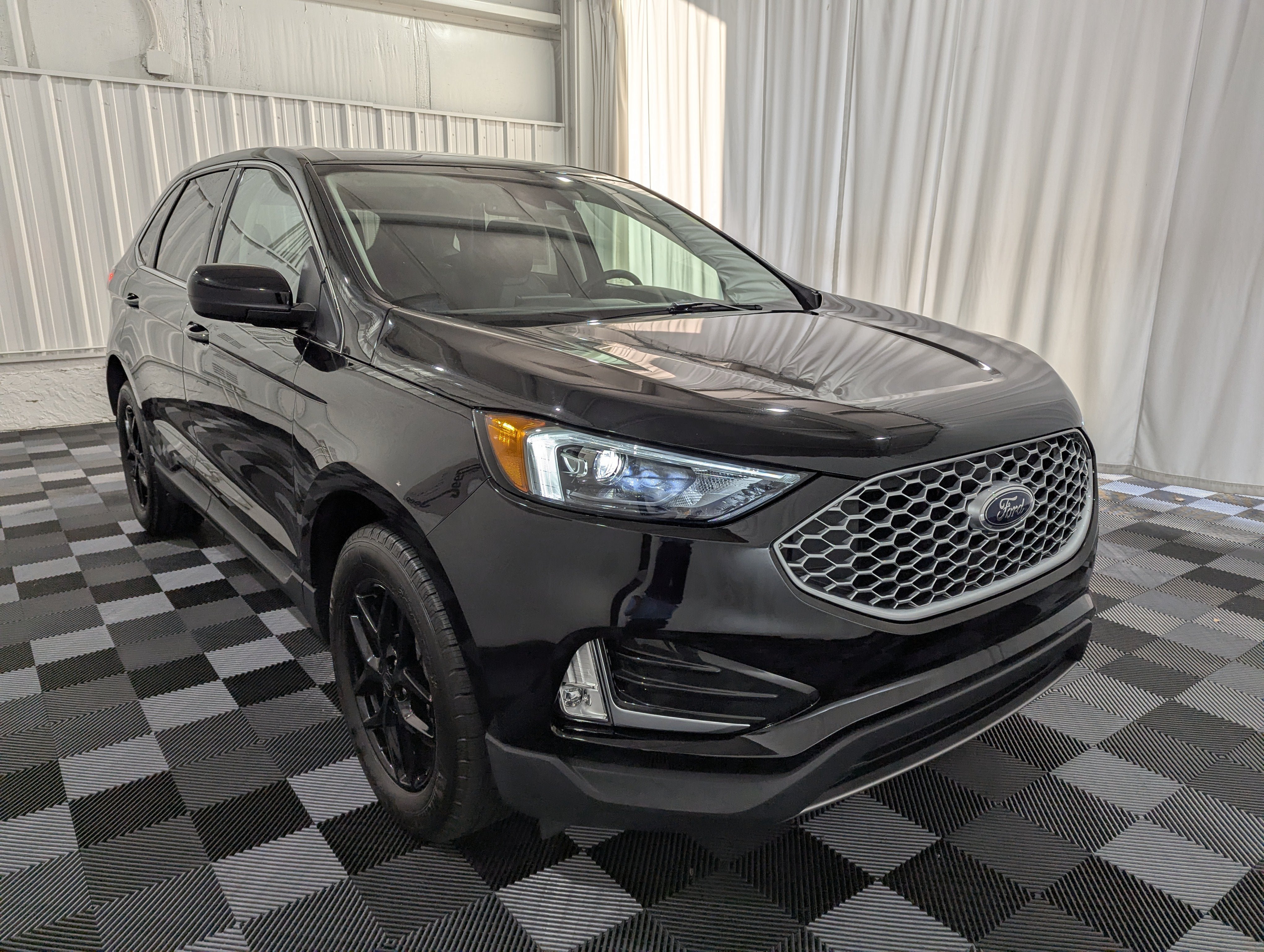 Used 2024 Ford Edge SEL w/ Convenience Package AWD/4WD image 4