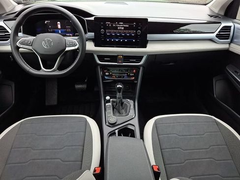 Certified 2025 Volkswagen Taos SE AWD/4WD image 15
