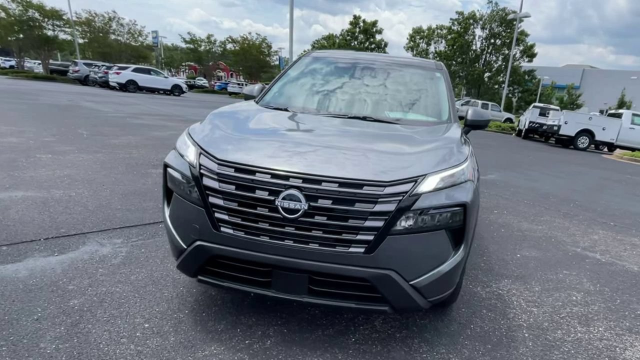 Used 2026 Nissan Rogue SV FWD image 3