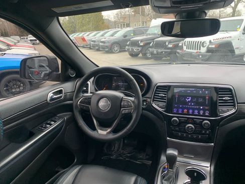 Used 2019 Jeep Grand Cherokee Laredo image 34