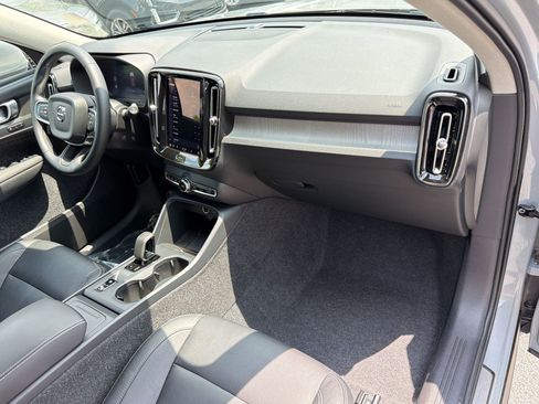 Used 2025 Volvo XC40 B5 Core AWD/4WD image 31