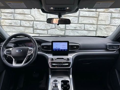 Used 2023 Ford Explorer XLT w/ Equipment Group 202A image 10