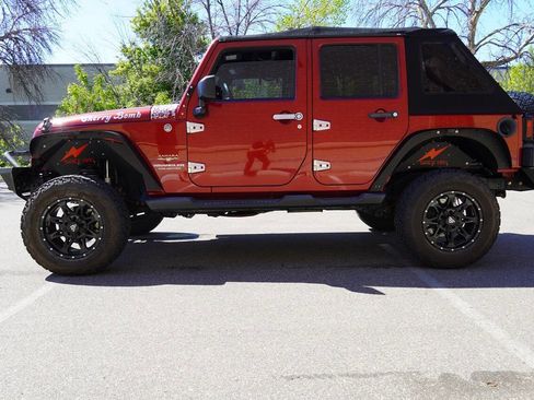 Used 2013 Jeep Wrangler Unlimited Sahara w/ Connectivity Group AWD/4WD image 5