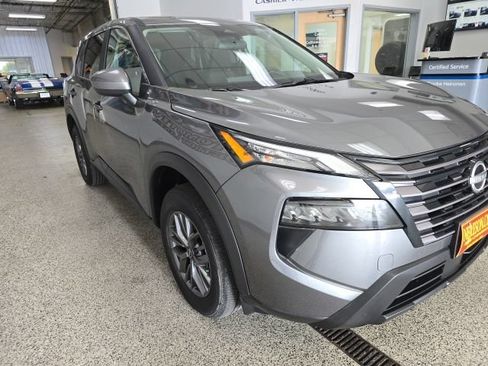 Used 2026 Nissan Rogue SV AWD/4WD image 3