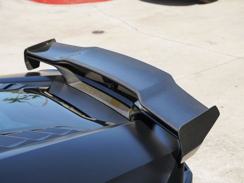 Used 2021 Lamborghini Huracan EVO RWD image 2