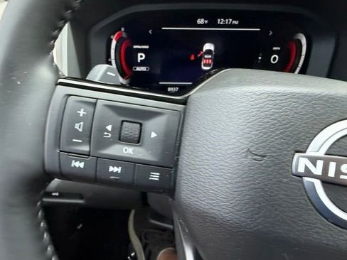 Used 2025 Nissan Rogue SL AWD/4WD image 20