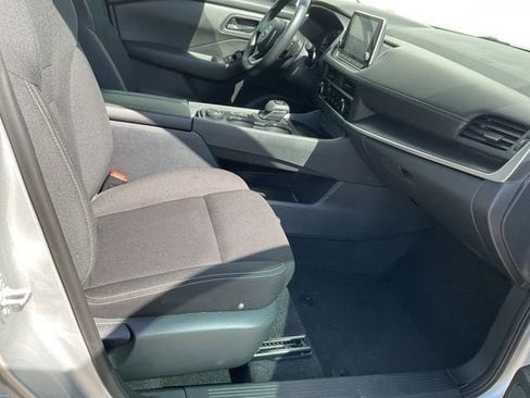 Used 2024 Nissan Rogue S AWD/4WD image 16
