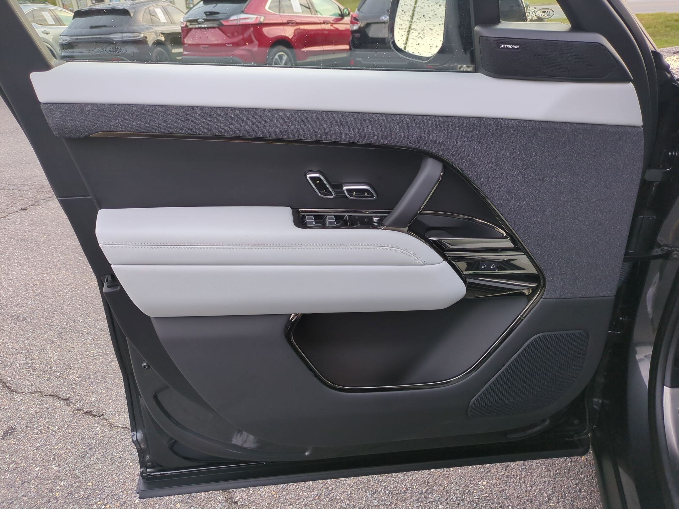 Used 2024 Land Rover Range Rover Sport SE AWD/4WD image 12