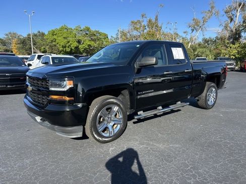 Used 2017 Chevrolet Silverado 1500 Custom w/ Custom Convenience Package image 3