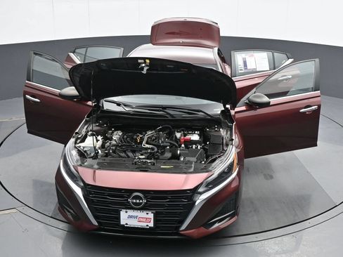 Used 2024 Nissan Altima 2.5 SV AWD/4WD image 34