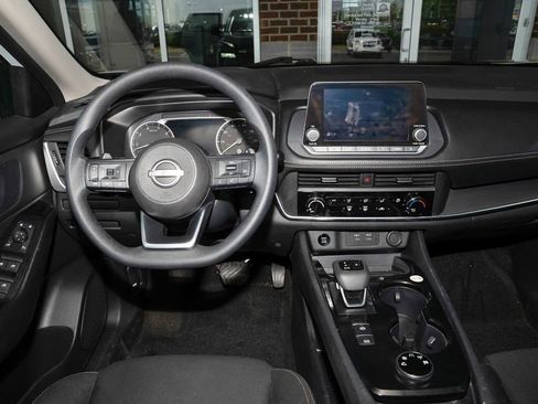 Used 2024 Nissan Rogue S image 6