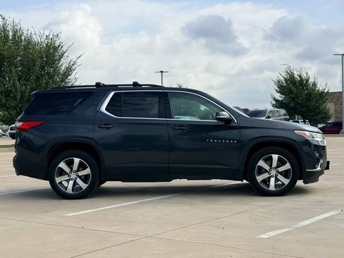 Used 2021 Chevrolet Traverse LT w/ LT Premium Package AWD/4WD image 13