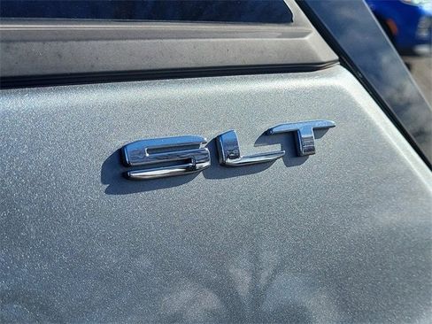 Used 2024 GMC Terrain SLT image 29