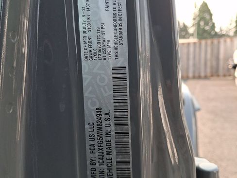 Used 2021 Jeep Wrangler Unlimited Rubicon w/ Xtreme Recon 35" Tire Package AWD/4WD image 27