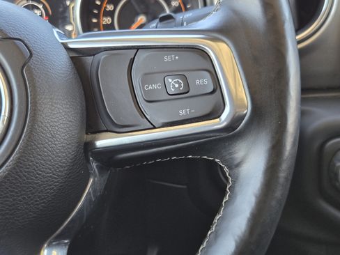 Used 2018 Jeep Wrangler Unlimited Sahara AWD/4WD image 26