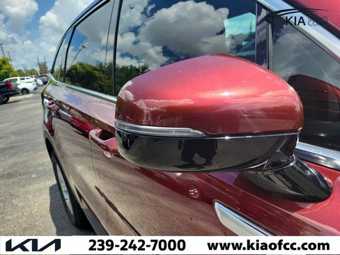 Certified 2025 Kia Sorento LX FWD image 8