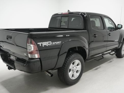 Used 2015 Toyota Tacoma TRD Sport w/ TRD Sport Package image 4