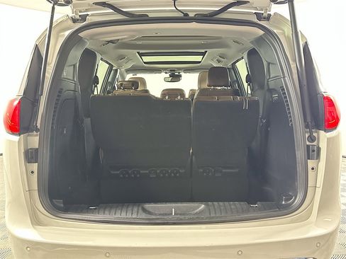 Used 2019 Chrysler Pacifica Limited w/ Tire & Wheel Group image 16