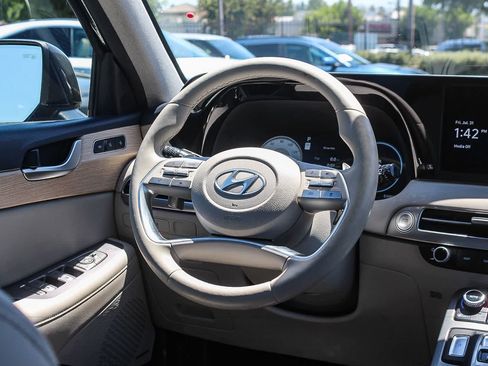 Certified 2024 Hyundai Palisade Limited FWD image 19
