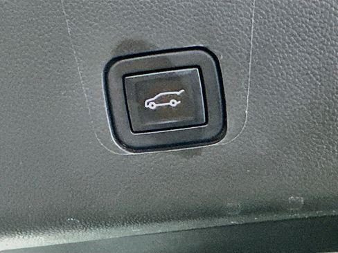 Used 2022 Chevrolet Traverse LT AWD/4WD image 31