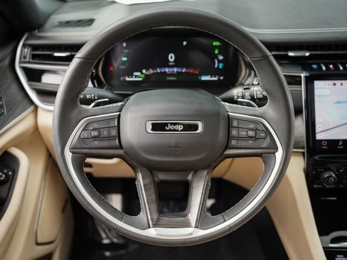 Used 2023 Jeep Grand Cherokee 4WD 4xe w/ Luxury Tech Group II image 28